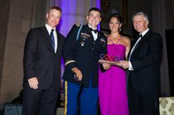 Sinise presents award to Captain O'Hearn, USA